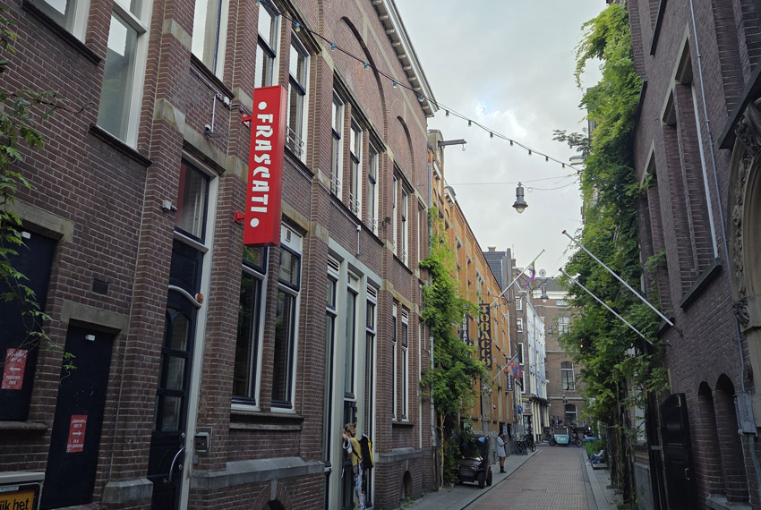 De Nes - Burgwallen Oude-zijde Amsterdam De Nes - Burgwallen Oude-zijde Amsterdam