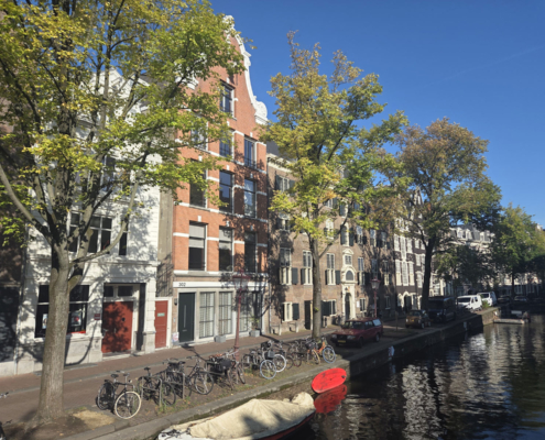 oudezijds-achterburgwal-burgwallen-oude-side-amsterdam